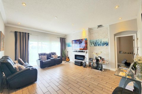 Casa en venta en Kissimmee, Florida, 4 dormitorios, 197.23 m2 № 1838236 - foto 17