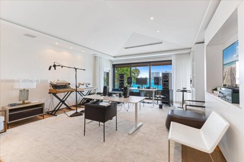 Villa ou maison à vendre à Miami Beach, Floride: 7 chambres, 539.2 m2 № 2357177 - photo 19