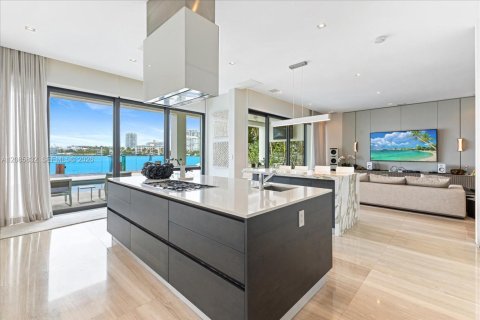 Villa ou maison à vendre à Miami Beach, Floride: 7 chambres, 539.2 m2 № 2357177 - photo 14