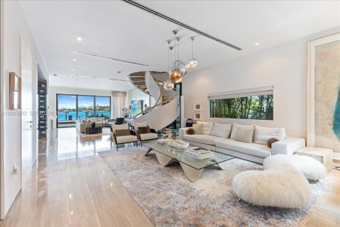 Villa ou maison à vendre à Miami Beach, Floride: 7 chambres, 539.2 m2 № 2357177 - photo 4