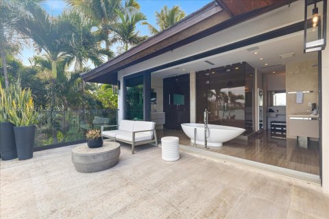 Villa ou maison à vendre à Miami Beach, Floride: 7 chambres, 539.2 m2 № 2357177 - photo 21