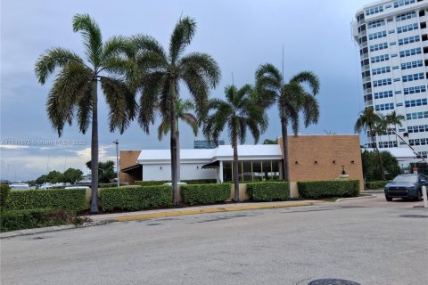 Condominio en alquiler en Hallandale Beach, Florida, 2 dormitorios № 1839618 - foto 3