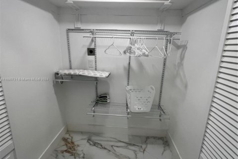 Copropriété à louer à Hollywood, Floride: 1 chambre, 73.39 m2 № 1985339 - photo 12