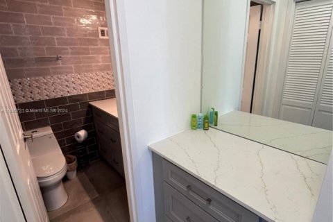 Copropriété à louer à Hollywood, Floride: 1 chambre, 73.39 m2 № 1985339 - photo 13