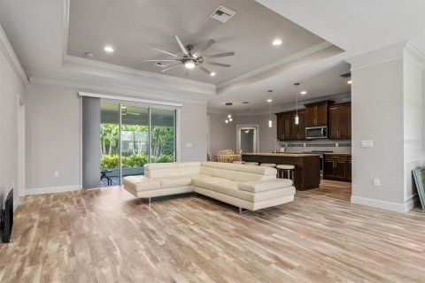 House in North Port, Florida 3 bedrooms, 170.38 sq.m. № 2394125 - photo 10