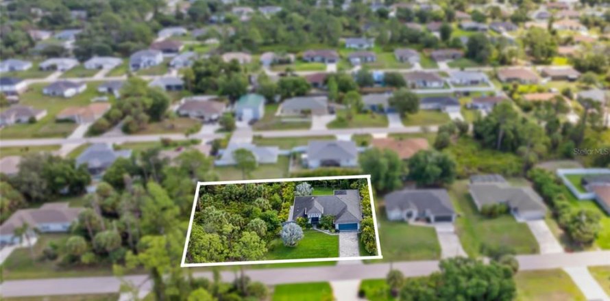 House in North Port, Florida 3 bedrooms, 170.38 sq.m. № 2394125