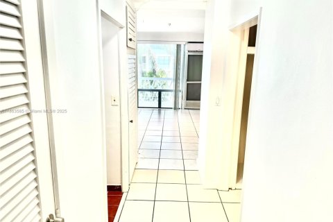 Condominio en alquiler en Miami, Florida, 55.74 m2 № 1927853 - foto 6