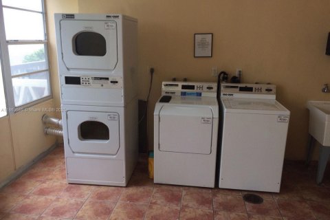 Condominio en alquiler en Miami, Florida, 55.74 m2 № 1927853 - foto 13