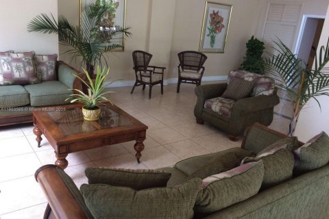 Condominio en alquiler en Miami, Florida, 55.74 m2 № 1927853 - foto 14