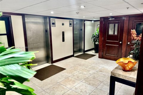 Condominio en alquiler en Miami, Florida, 55.74 m2 № 1927853 - foto 12