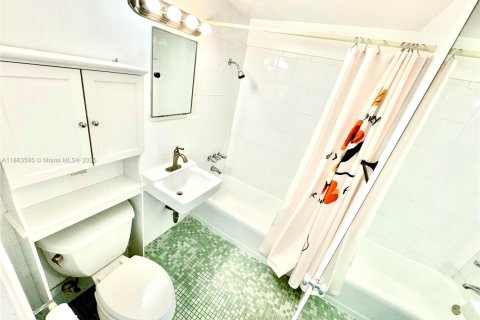 Condominio en alquiler en Miami, Florida, 55.74 m2 № 1927853 - foto 9