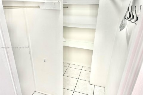 Condominio en alquiler en Miami, Florida, 55.74 m2 № 1927853 - foto 10