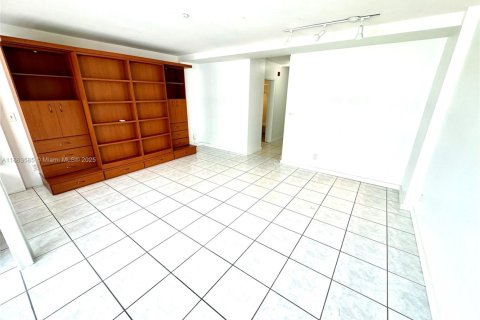 Condominio en alquiler en Miami, Florida, 55.74 m2 № 1927853 - foto 4