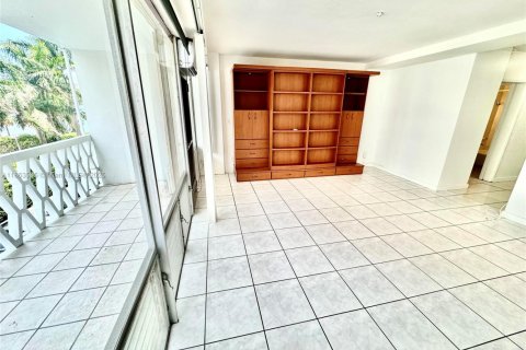 Condominio en alquiler en Miami, Florida, 55.74 m2 № 1927853 - foto 3
