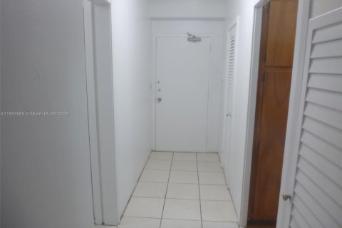 Condominio en alquiler en Miami, Florida, 55.74 m2 № 1927853 - foto 11