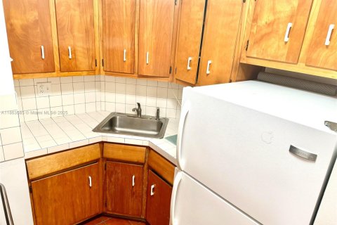 Condominio en alquiler en Miami, Florida, 55.74 m2 № 1927853 - foto 8