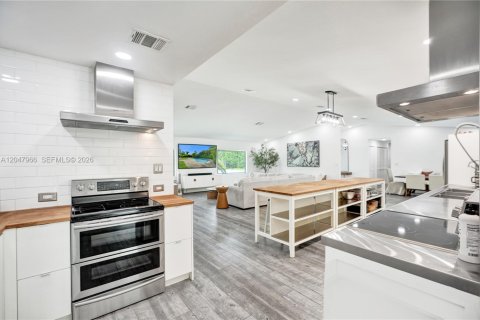 Villa ou maison à louer à Miami, Floride: 3 chambres, 295.24 m2 № 2168366 - photo 9