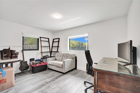 Villa ou maison à louer à Miami, Floride: 3 chambres, 295.24 m2 № 2168366 - photo 18