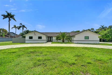 Villa ou maison à louer à Miami, Floride: 3 chambres, 295.24 m2 № 2168366 - photo 3