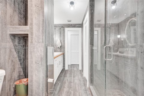 Villa ou maison à louer à Miami, Floride: 3 chambres, 295.24 m2 № 2168366 - photo 17