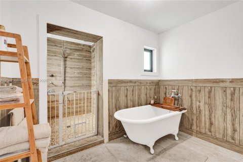 Villa ou maison à louer à Miami, Floride: 3 chambres, 295.24 m2 № 2168366 - photo 13