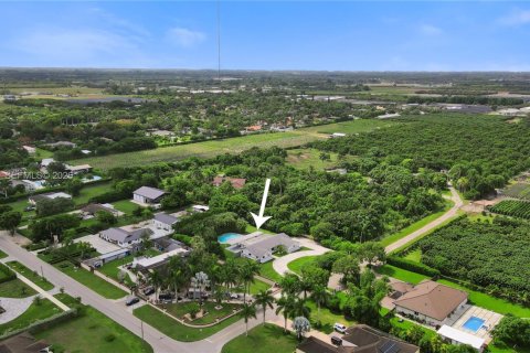 Villa ou maison à louer à Miami, Floride: 3 chambres, 295.24 m2 № 2168366 - photo 2