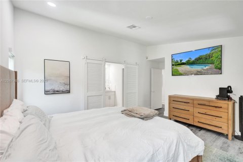 Villa ou maison à louer à Miami, Floride: 3 chambres, 295.24 m2 № 2168366 - photo 11