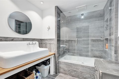 Villa ou maison à louer à Miami, Floride: 3 chambres, 295.24 m2 № 2168366 - photo 19