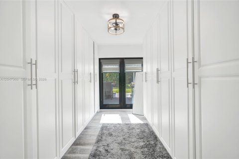 Villa ou maison à louer à Miami, Floride: 3 chambres, 295.24 m2 № 2168366 - photo 14