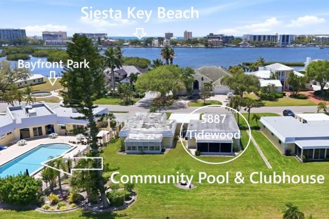 House in Sarasota, Florida 2 bedrooms, 107.3 sq.m. № 2295108