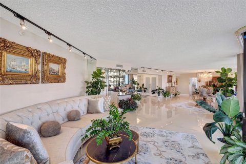 Condo in Aventura, Florida, 3 bedrooms in LANDMARK  № 1423903 - photo 13