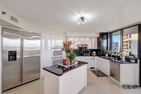 Condo in Aventura, Florida, 3 bedrooms in LANDMARK  № 1423903 - photo 21