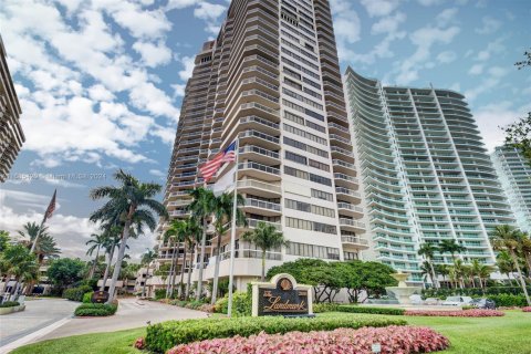 Condo in Aventura, Florida, 3 bedrooms in LANDMARK  № 1423903 - photo 1
