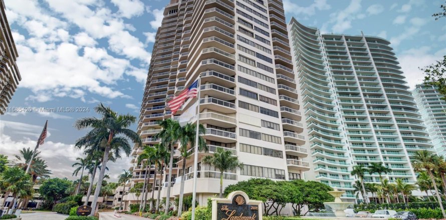 Condo in Aventura, Florida, 3 bedrooms in LANDMARK  № 1423903