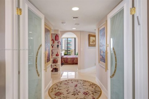 Condo in Aventura, Florida, 3 bedrooms in LANDMARK  № 1423903 - photo 27