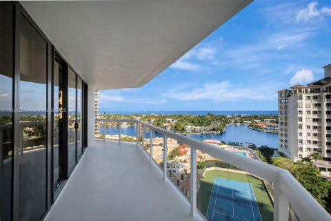 Condo in Aventura, Florida, 3 bedrooms in LANDMARK  № 1423903 - photo 15