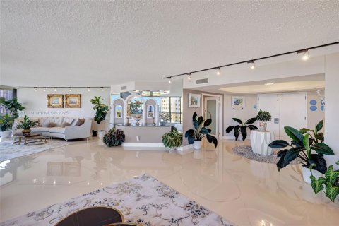 Condo in Aventura, Florida, 3 bedrooms in LANDMARK  № 1423903 - photo 11