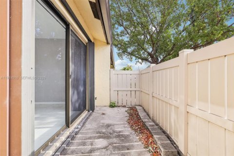 House in Margate, Florida 2 bedrooms, 101.45 sq.m. № 2033630 - photo 3