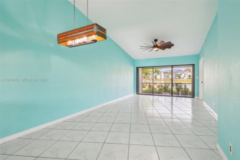 House in Margate, Florida 2 bedrooms, 101.45 sq.m. № 2033630 - photo 7