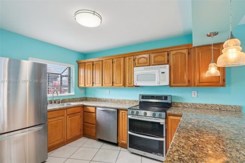 House in Margate, Florida 2 bedrooms, 101.45 sq.m. № 2033630 - photo 18