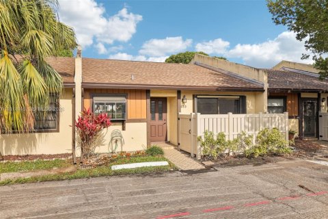 House in Margate, Florida 2 bedrooms, 101.45 sq.m. № 2033630