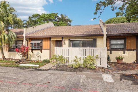 House in Margate, Florida 2 bedrooms, 101.45 sq.m. № 2033630 - photo 2