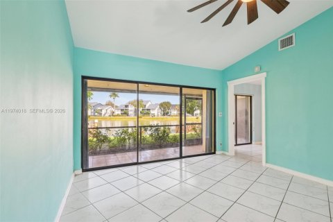 House in Margate, Florida 2 bedrooms, 101.45 sq.m. № 2033630 - photo 12