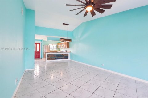 House in Margate, Florida 2 bedrooms, 101.45 sq.m. № 2033630 - photo 14