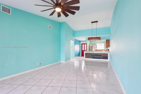 House in Margate, Florida 2 bedrooms, 101.45 sq.m. № 2033630 - photo 13