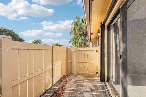 House in Margate, Florida 2 bedrooms, 101.45 sq.m. № 2033630 - photo 4