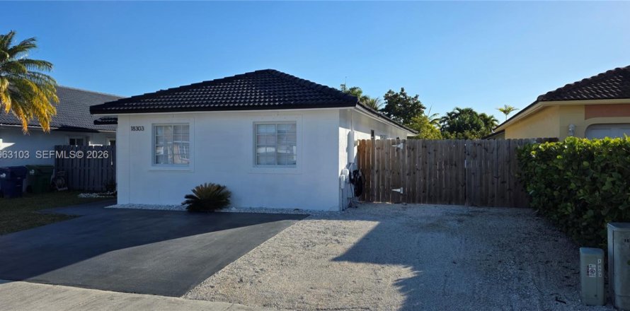 Дом в Майами, Флорида 4 спальни, 122.17м2 № 2023895