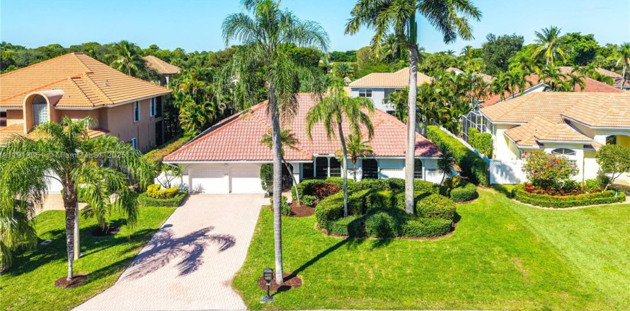 House in Boca Raton, Florida 4 bedrooms, 219.25 sq.m. № 1972727