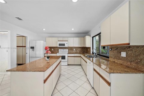 House in Boca Raton, Florida 4 bedrooms, 219.25 sq.m. № 1972727 - photo 27