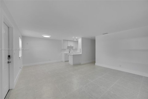 Villa ou maison à louer à Fort Lauderdale, Floride: 3 chambres, 115.66 m2 № 2171608 - photo 2
